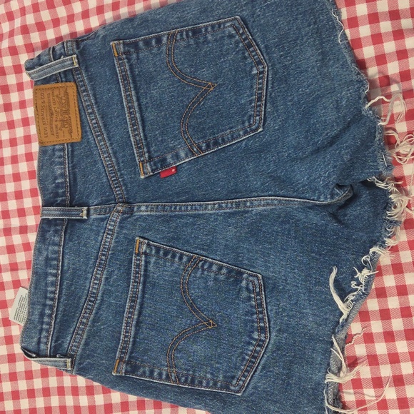 Levis Ribcage Shorts - Picture 3 of 3